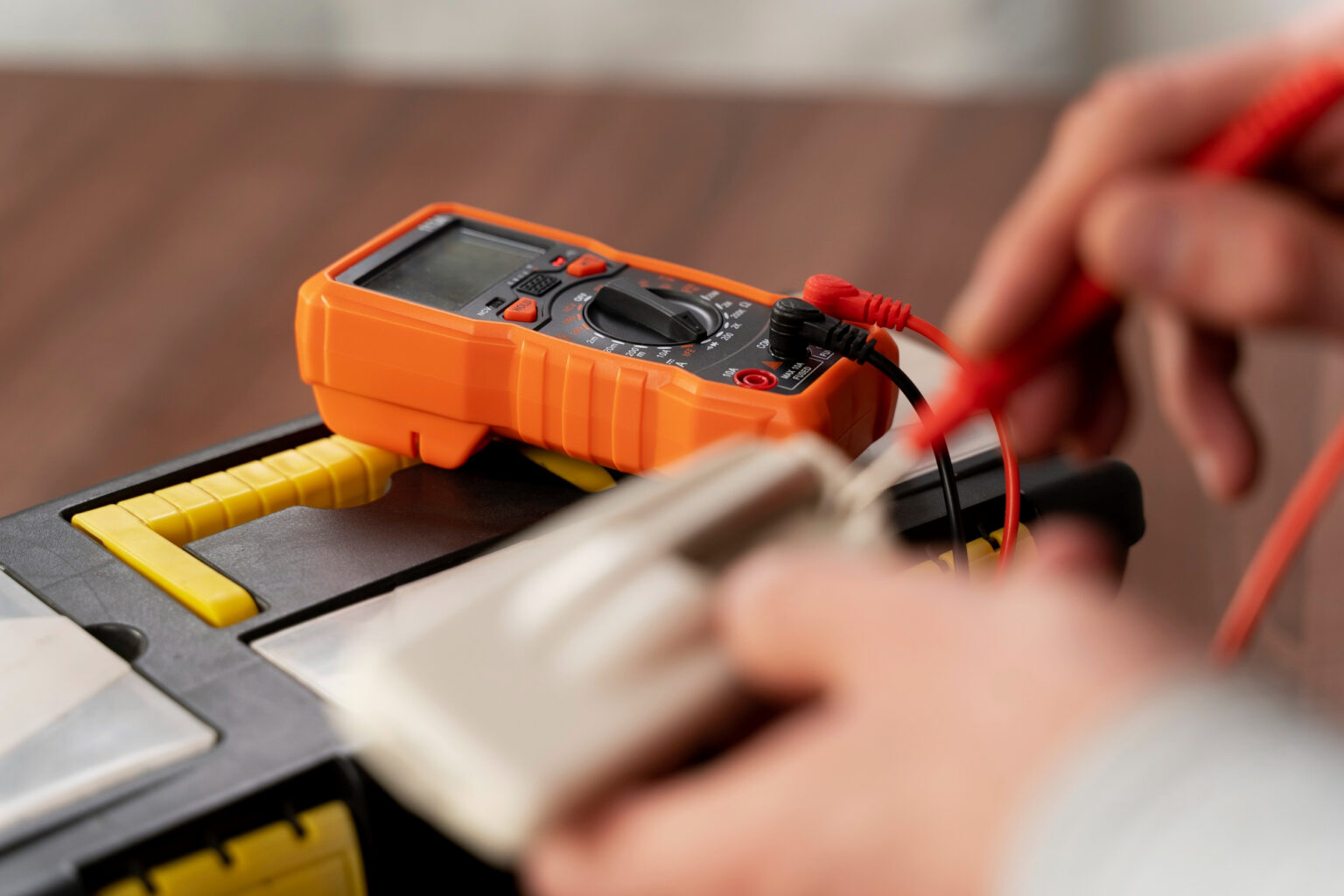 Materiales eléctricos certificados y de alta calidad usados por Multiservicios Costa